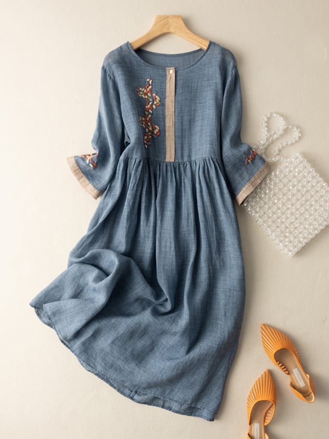 Women's dress – Loose fit – Natural fibers – Midi length – 3/4 Sleeves – Buttoned collar – Artisanal embroidery