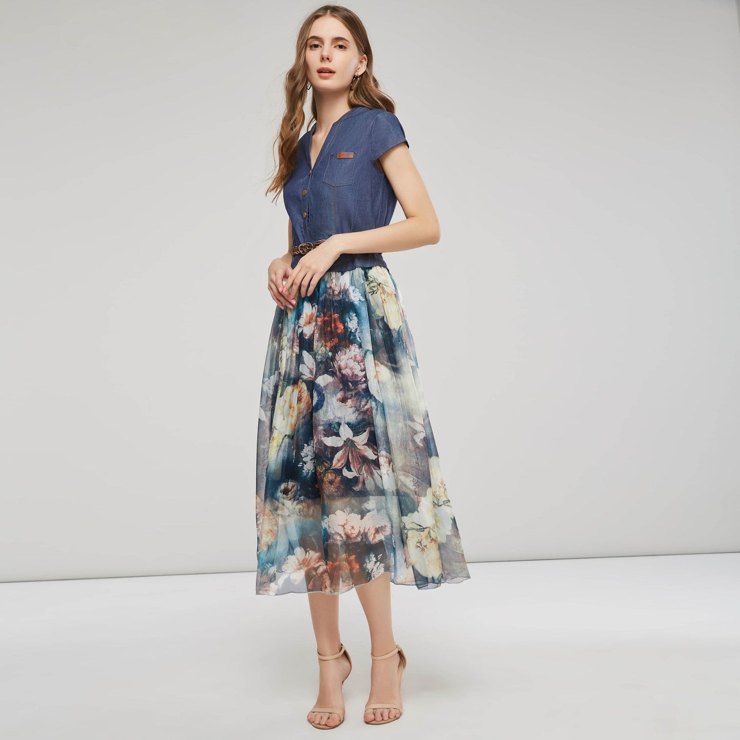 Long dress for women – Breathable fabric – Flowing cut – V-neck – Braided belt