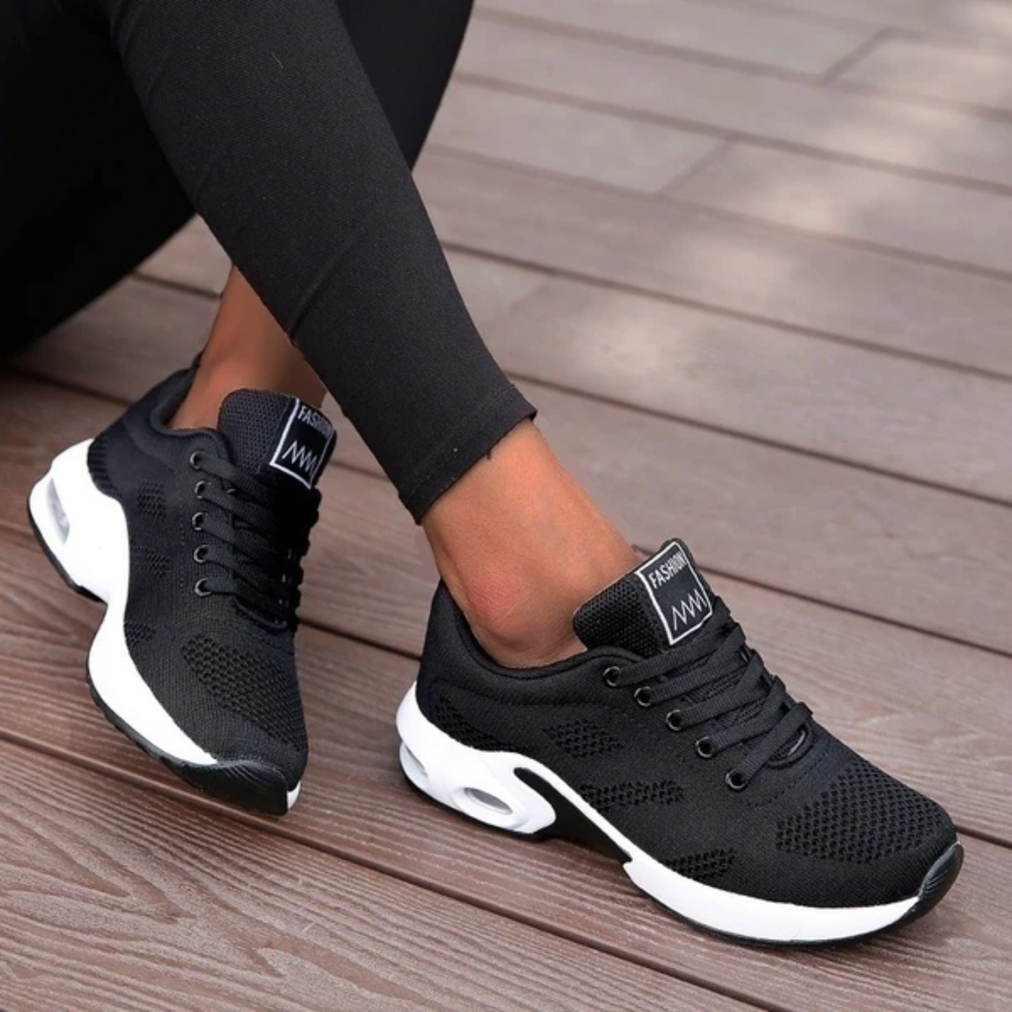 Women's running shoes – Breathable mesh – Cushioned sole – Low-top