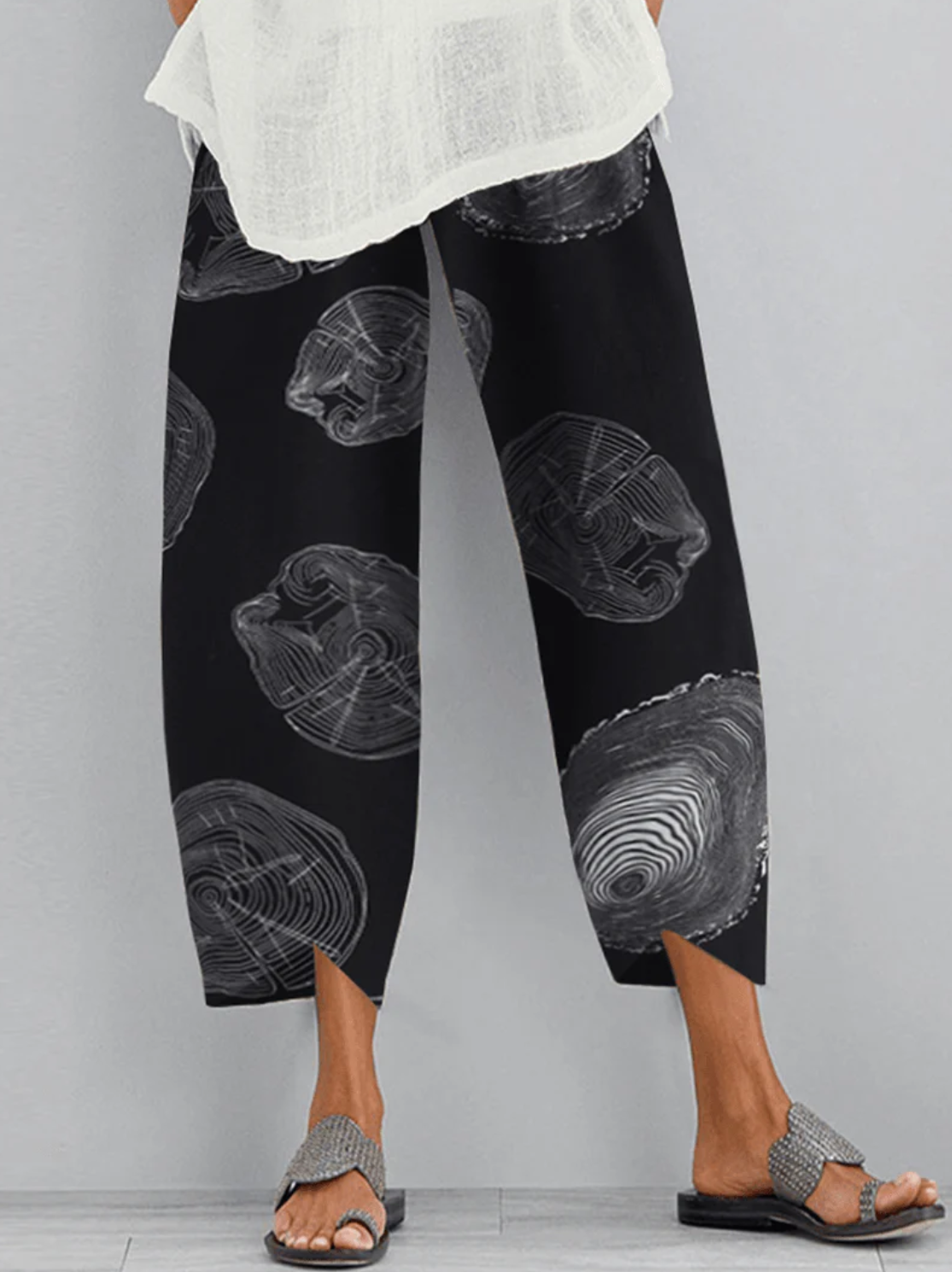 Wide women's pants – Loose fit – Breathable fabric – Abstract pattern – Full length