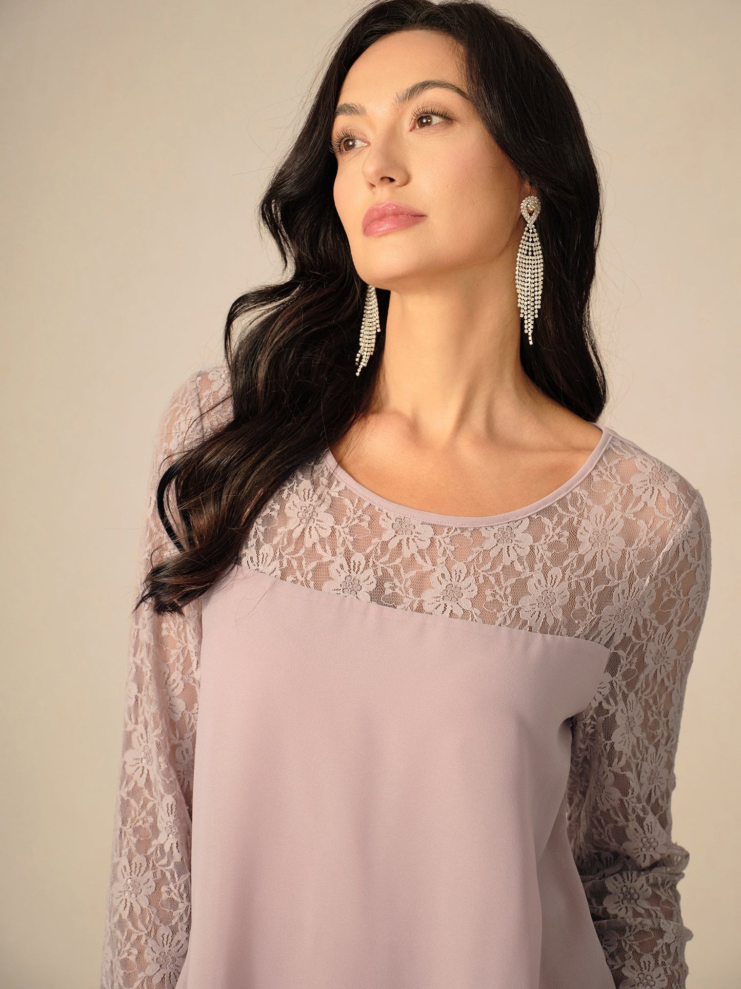 Robe femme midi – Coupe fluide – Manches dentelle – Chiffon superposé élégant