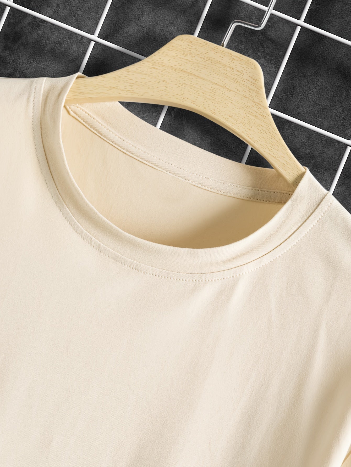 Men's T-shirt – Straight fit – Crew neck – Artistic print on back – Breathable fabric