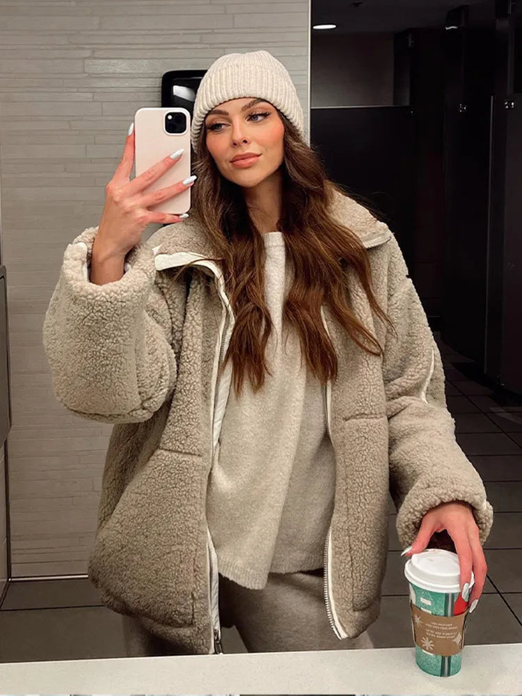 Women's Coat - Fleece - Oversized fit - Stand collar - Zipper closure