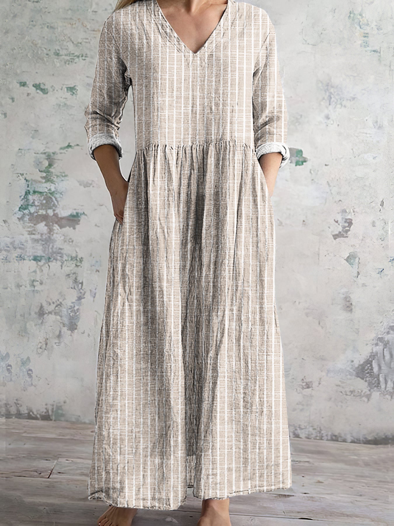 Women's long dress – Natural fibers – Flowing cut – Long sleeves – V-neck – Striped