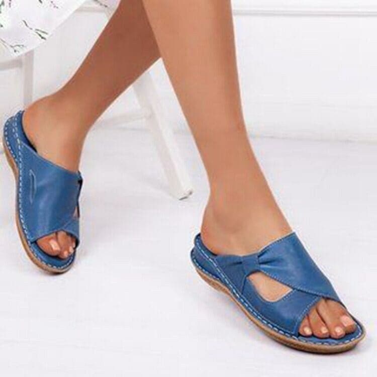 Women's sandals – Flat heel – Easy slip-on – Crisscross straps