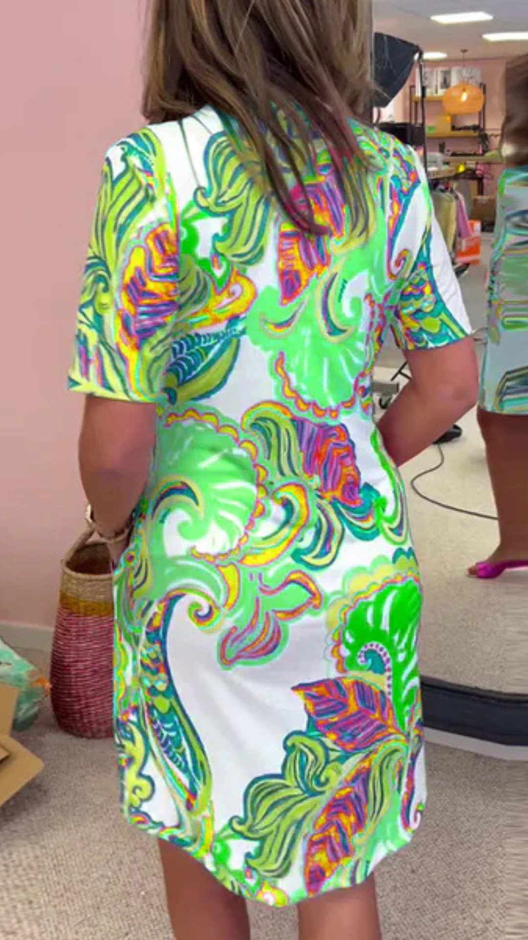 Women's mid-length dress – Relaxed fit – Short sleeves – Breathable fabric – Tropical print