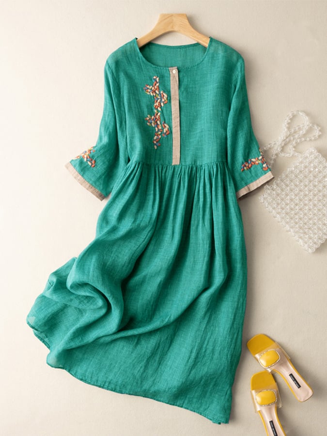 Women's dress – Loose fit – Natural fibers – Midi length – 3/4 Sleeves – Buttoned collar – Artisanal embroidery