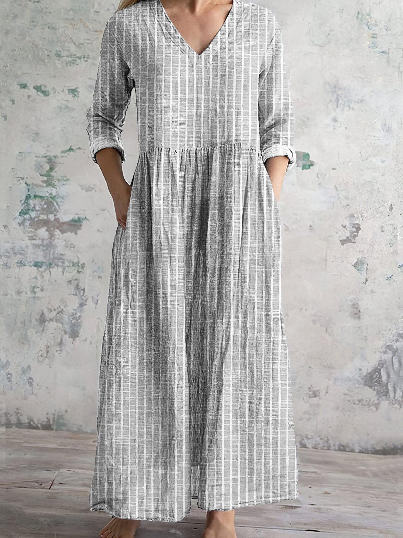Women's long dress – Natural fibers – Flowing cut – Long sleeves – V-neck – Striped