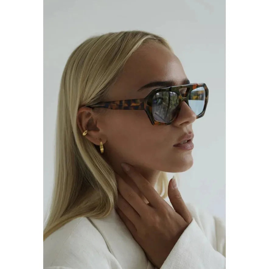 Women's sunglasses – Geometric frame – Tinted lenses – Vintage style