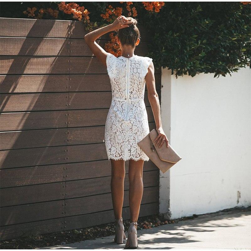 Robe femme en dentelle – Coupe slim – Mini – Col montant – Manches courtes