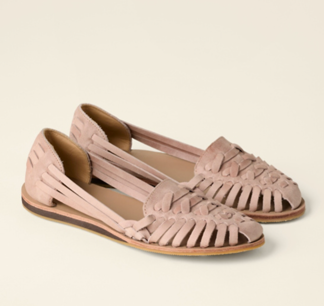 Women's sandals – Closed toe – Strappy design – Comfortable stitched sole