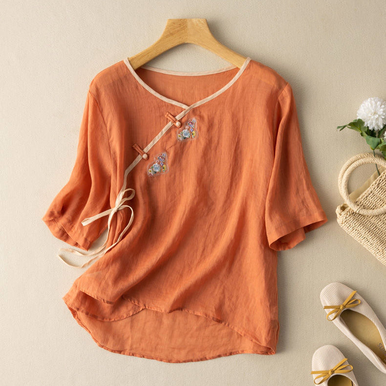 Women's blouse – Loose fit – Short sleeves – Breathable fabric – Embroidered detail – Front tie