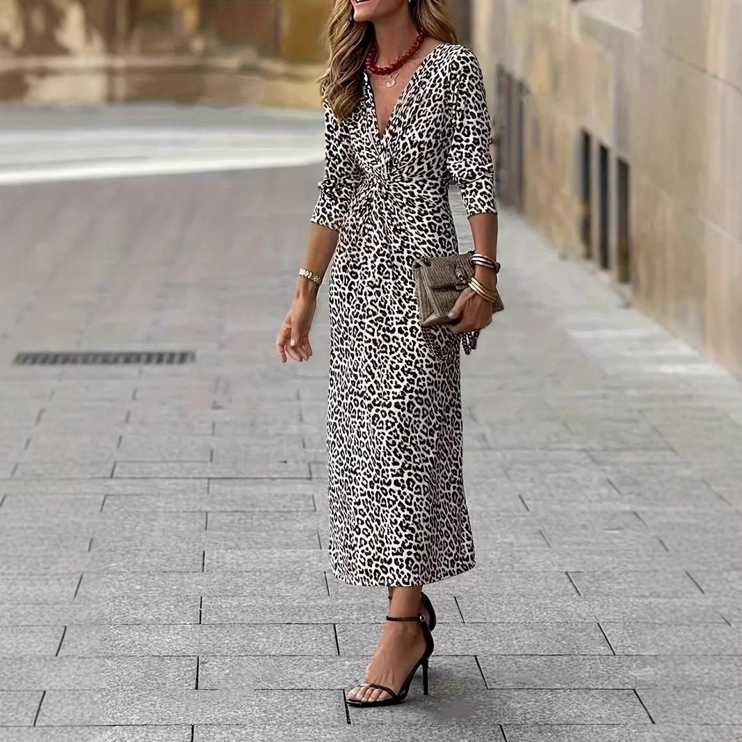 Women's long dress – Fitted cut – V-neck – Leopard print – Gathered waist