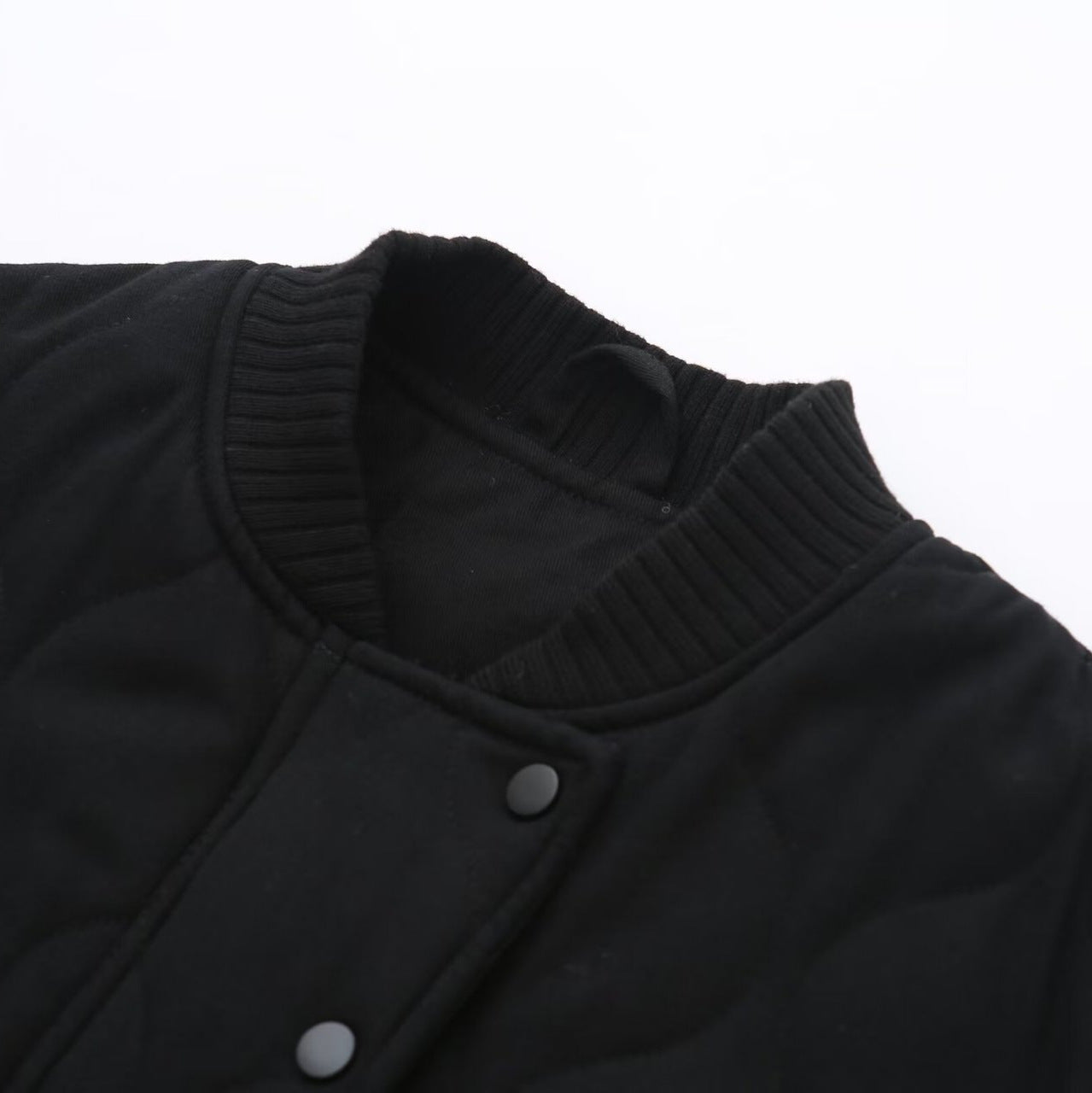 Veste bomber femme – Coupe oversize – Matelassage doux – Finition côtelée zippée