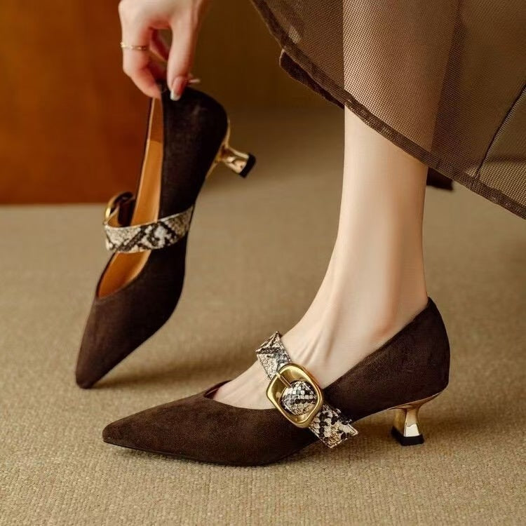 Chaussures Mary Jane Femme – Tissu Luxueux – Bout Pointu – Talon Moyen – Bride à Boucle