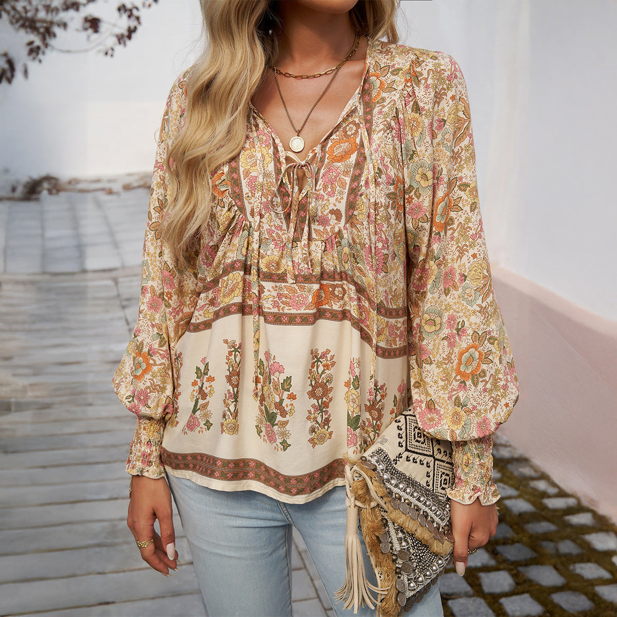 Women's blouse – Loose fit – Lightweight breathable fabric – Long sleeves with smocked cuffs – Tie-neck bohemian style