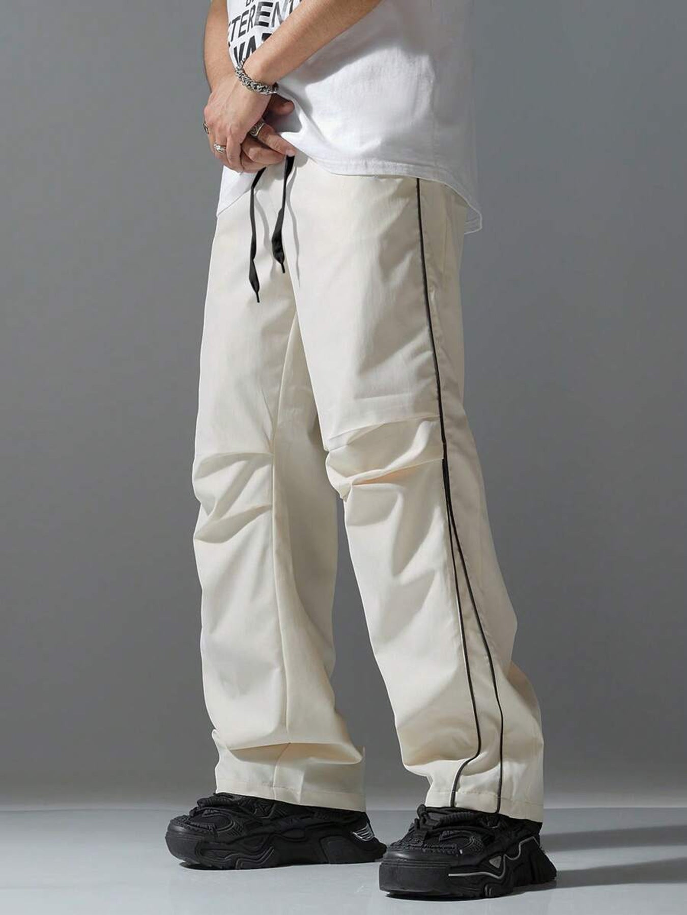 Men's cargo pants – Relaxed fit – Breathable fabric – Drawstring waist – Urban style