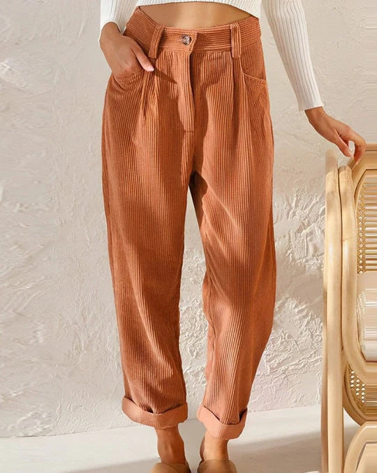Women's trousers – Relaxed fit – High waist – Tapered leg – Pleated finish