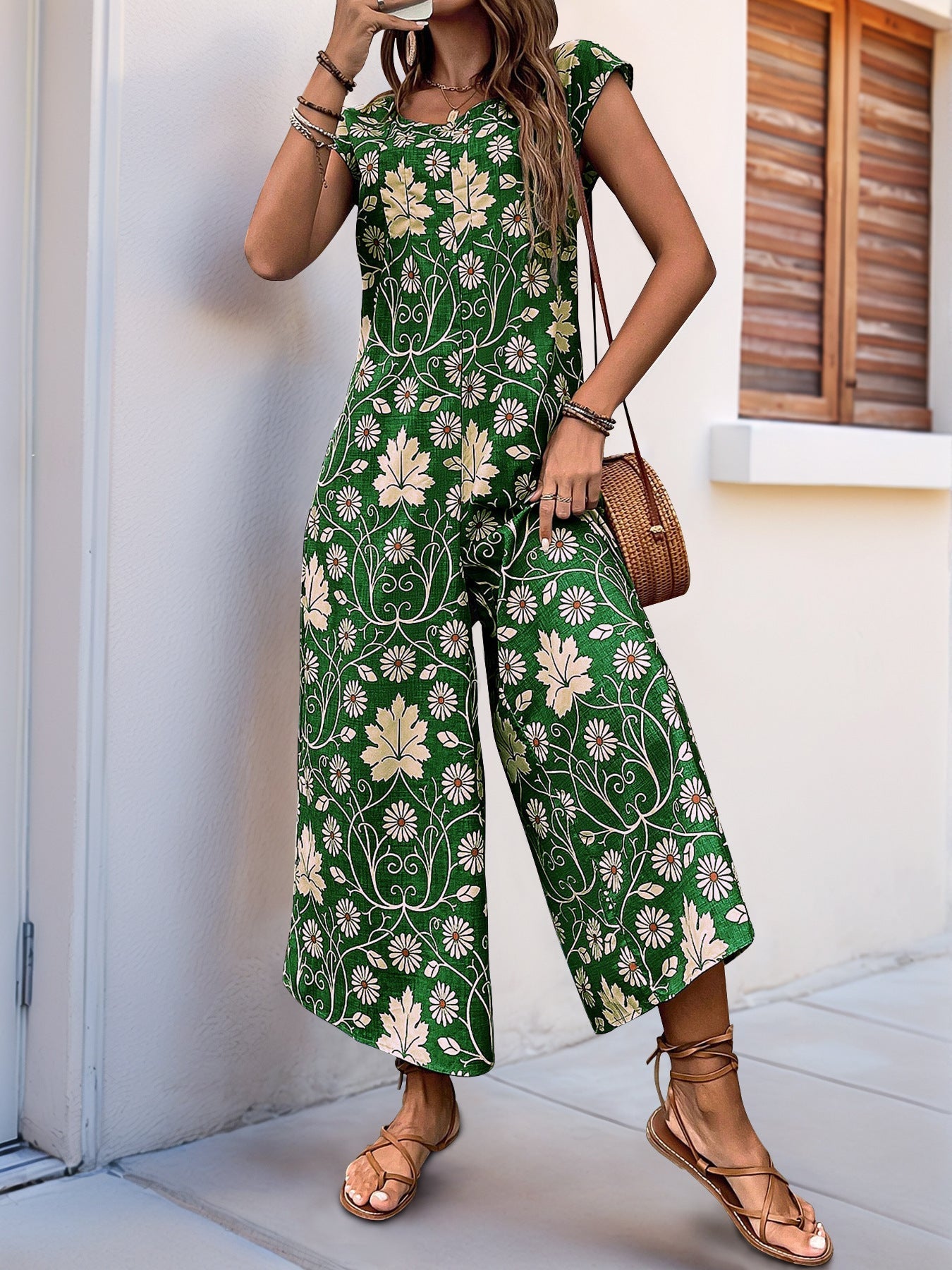 Women's jumpsuit – Relaxed fit – Wide legs – Short sleeves – Floral print
