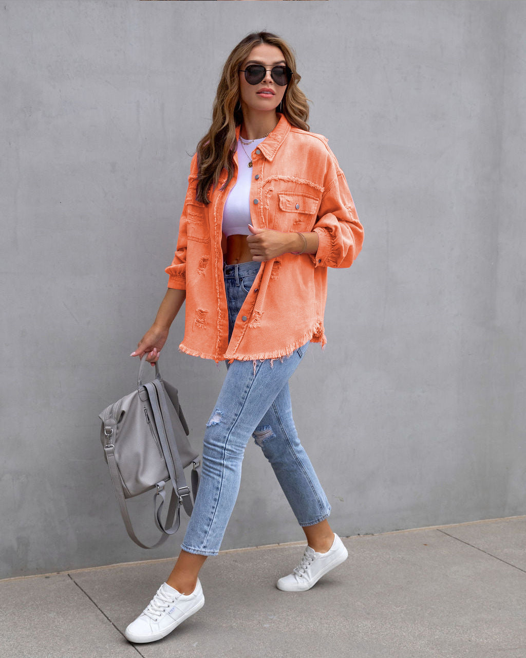 Veste en jean femme – Coupe oversize – Longueur mi-longue – Détails usés et effilochés