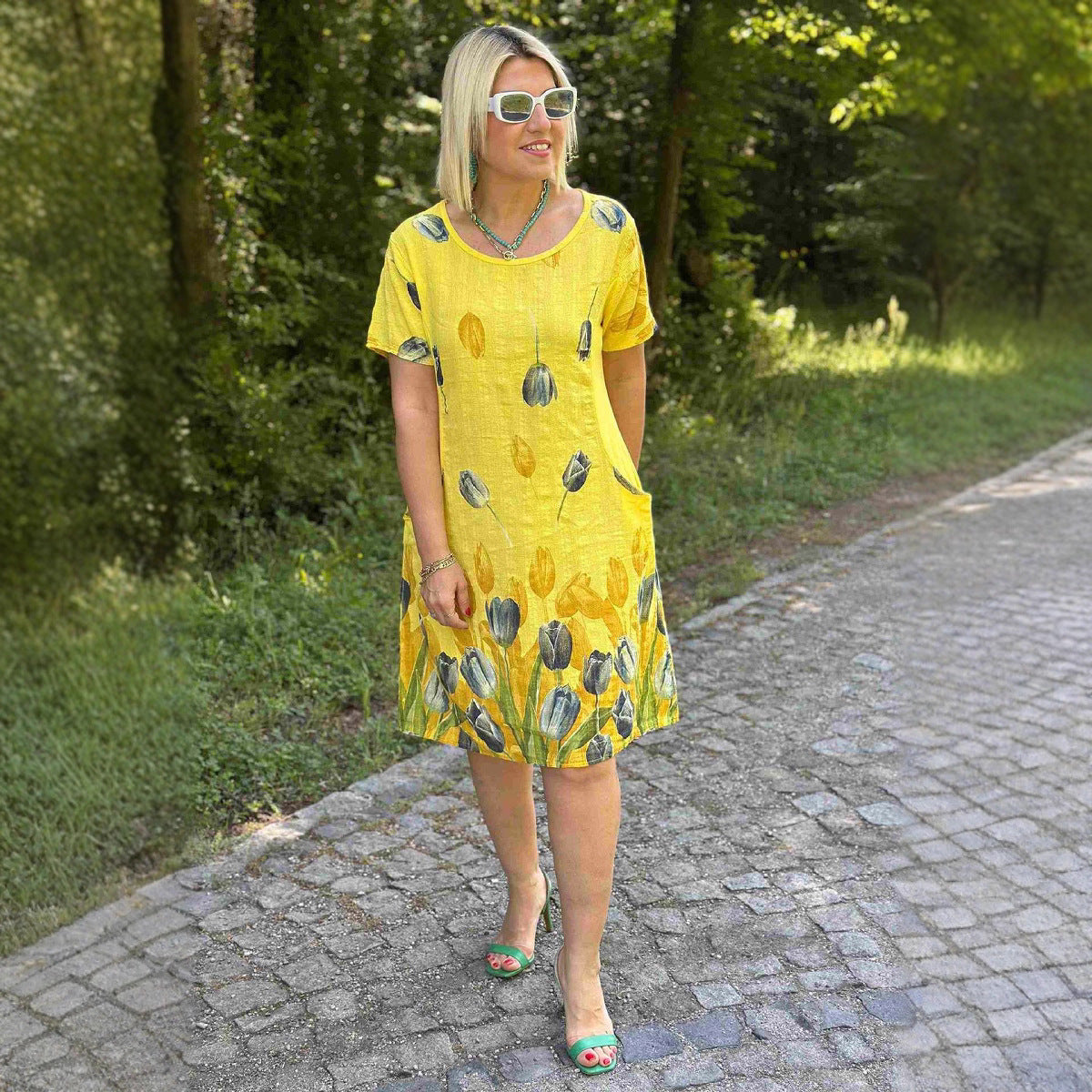 Robe femme évasée – Motif fleuri – Manches courtes – Poches