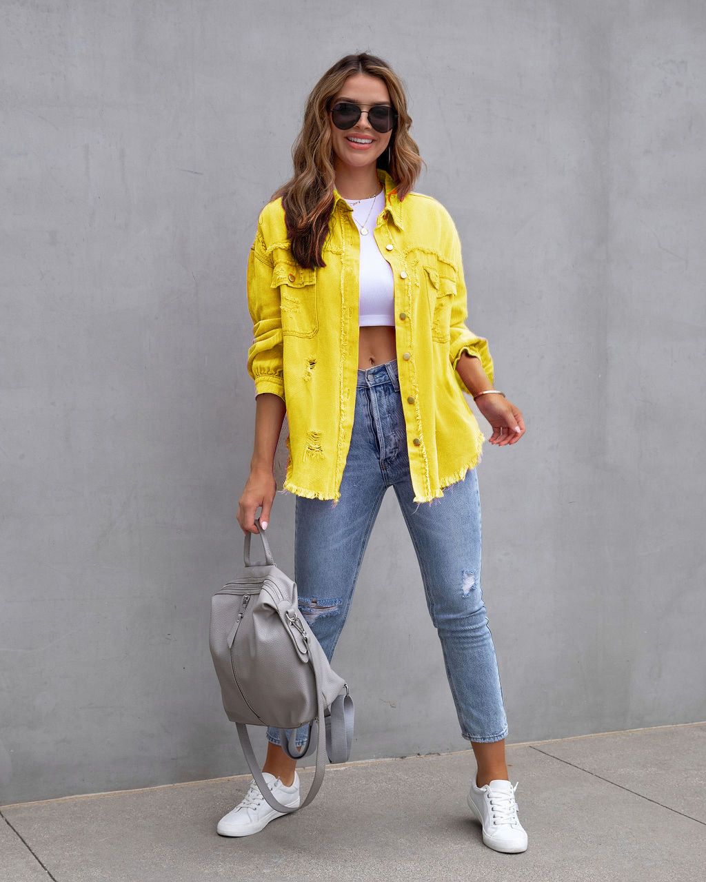 Veste en jean femme – Coupe oversize – Longueur mi-longue – Détails usés et effilochés
