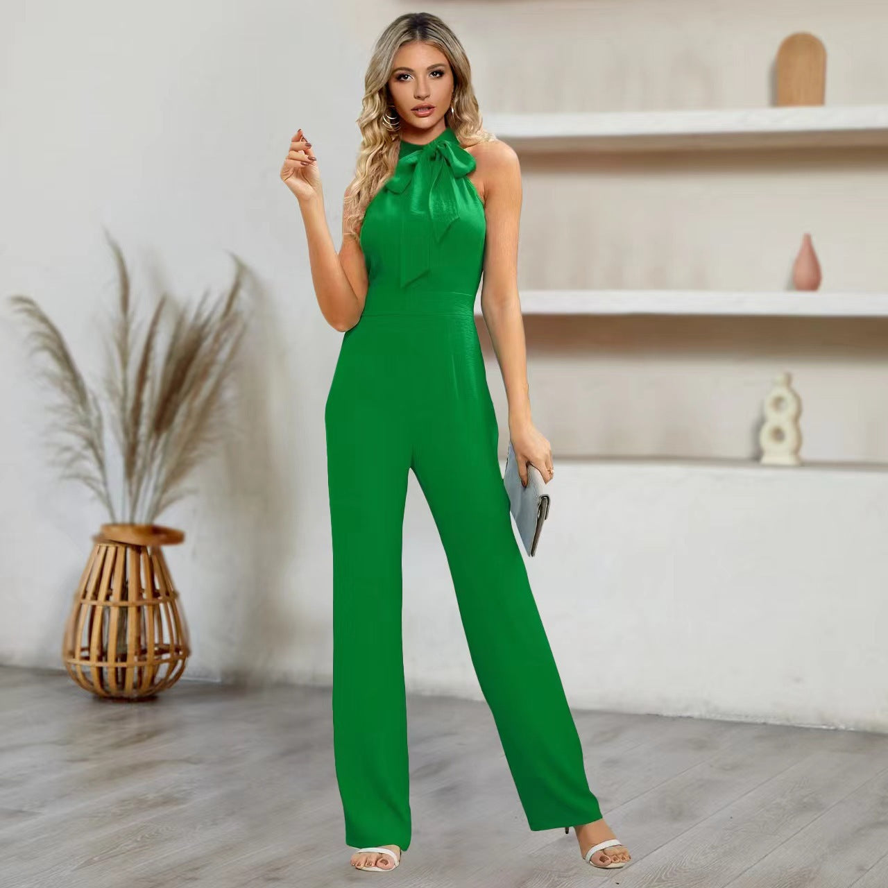 Elegant sleeveless jumpsuit with bow