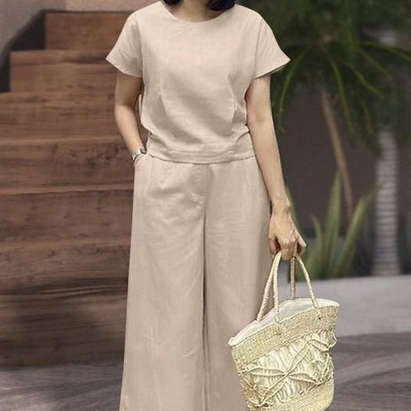 Women's Two-Piece Set – Relaxed Fit – Crew Neck T-Shirt – Wide-Leg Pants