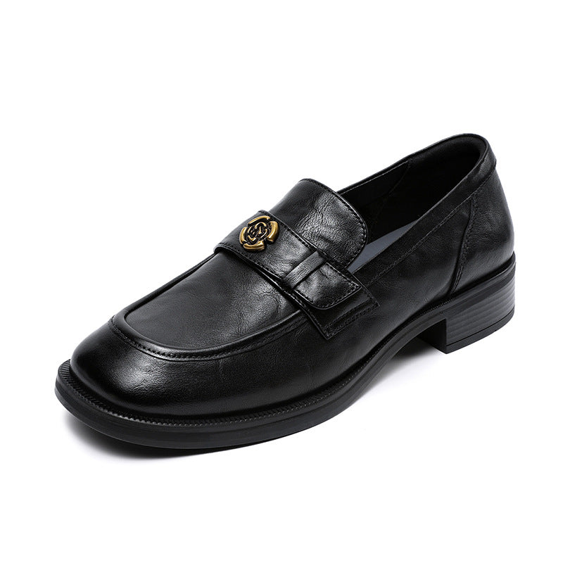 Mocassins Femme – Coupe Slim – Bout Mocassiné – Détail Camélia – Talon Plat