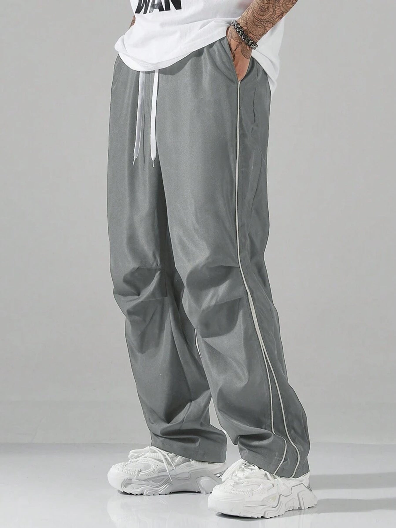 Men's cargo pants – Relaxed fit – Breathable fabric – Drawstring waist – Urban style