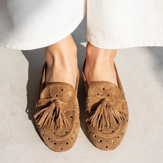 Women's loafers – Thick comfortable heel – Perforated detail – Elegant fringe