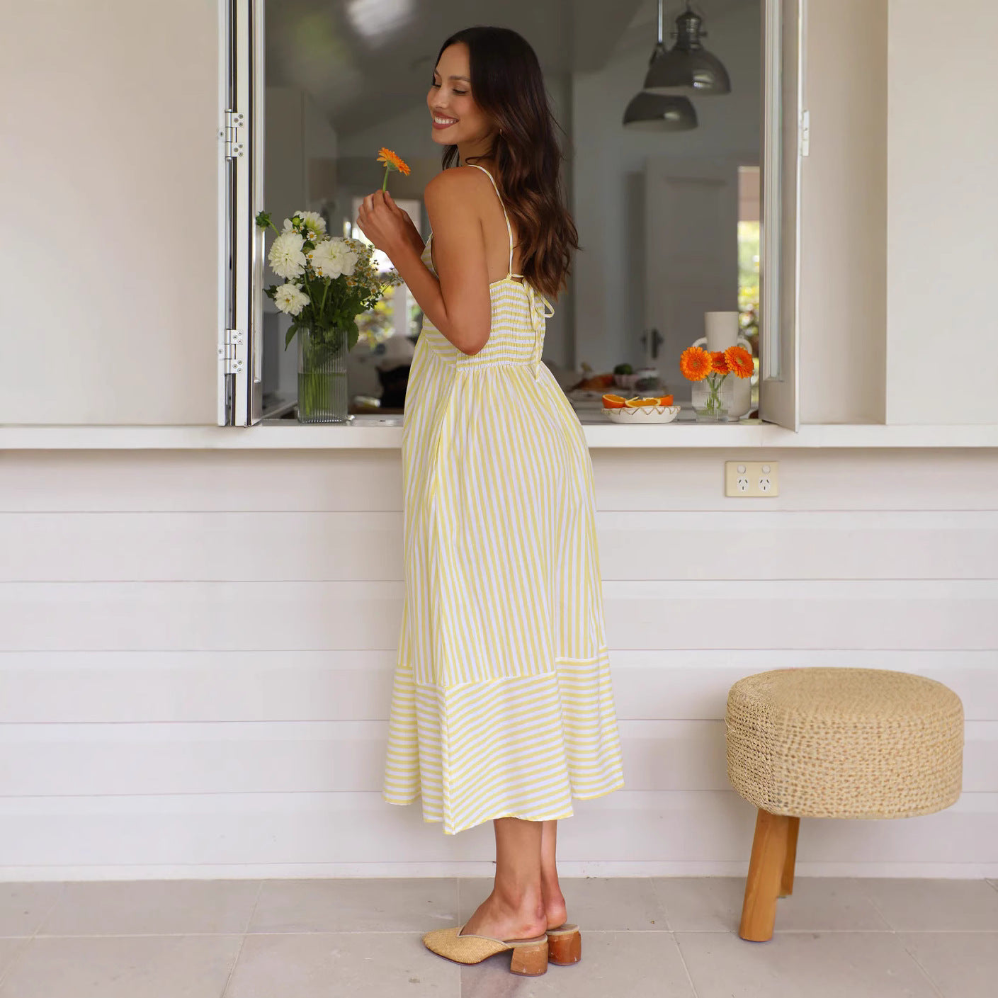 Robe midi femme – Bretelles fines – Coupe fluide – Rayée – Nœud devant – Col V