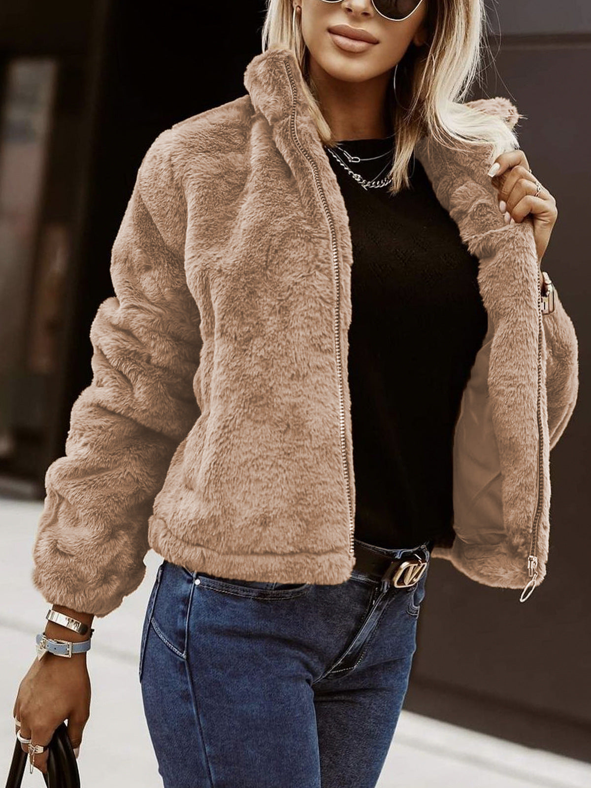 Women's faux fur coat – Oversized cut – Stand-up collar – Zipper closure