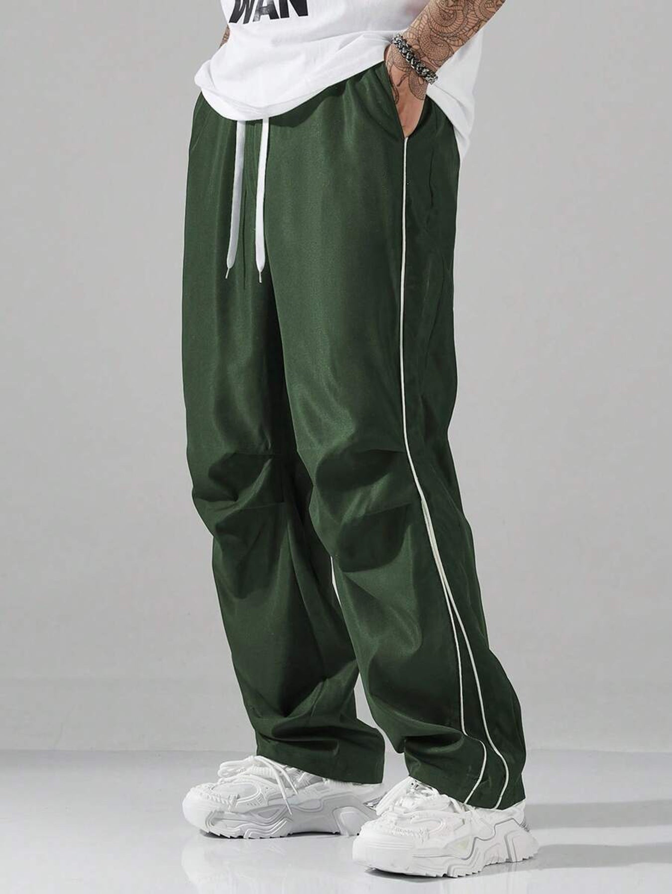 Men's cargo pants – Relaxed fit – Breathable fabric – Drawstring waist – Urban style
