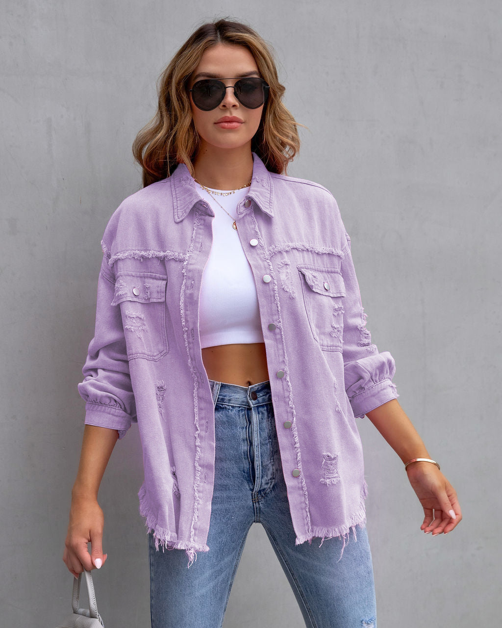 Veste en jean femme – Coupe oversize – Longueur mi-longue – Détails usés et effilochés