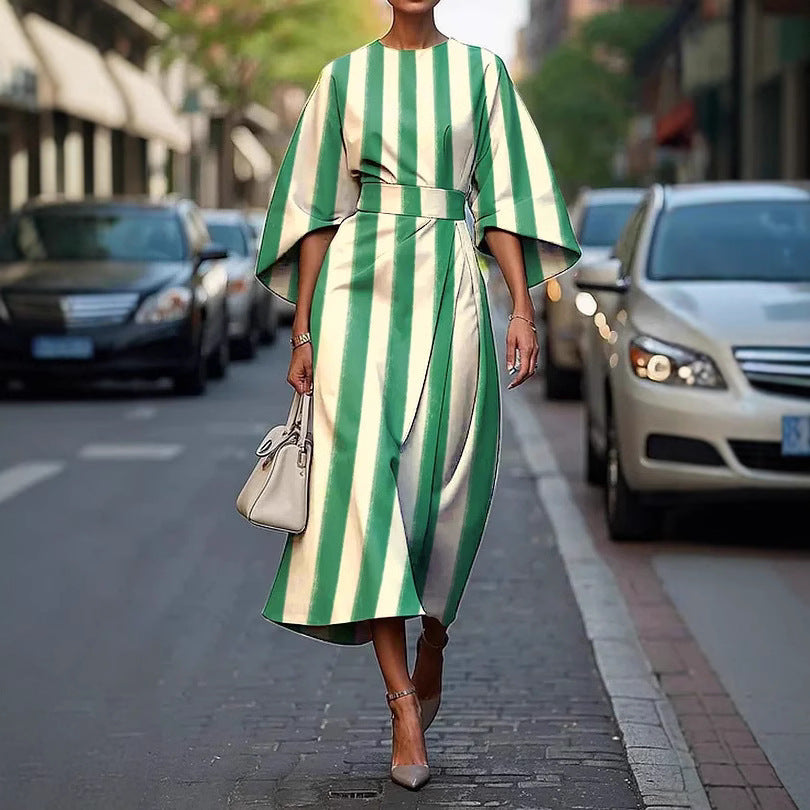 Women's midi dress – Flared cut – Luxurious fabric – Kimono sleeves – Floral print