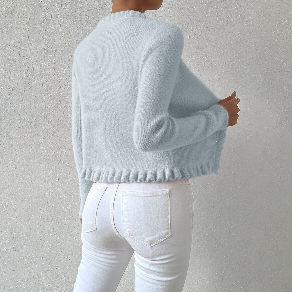 Cardigan femme – Coupe cintrée – Maille douce – Boutons perles – Finition volantée