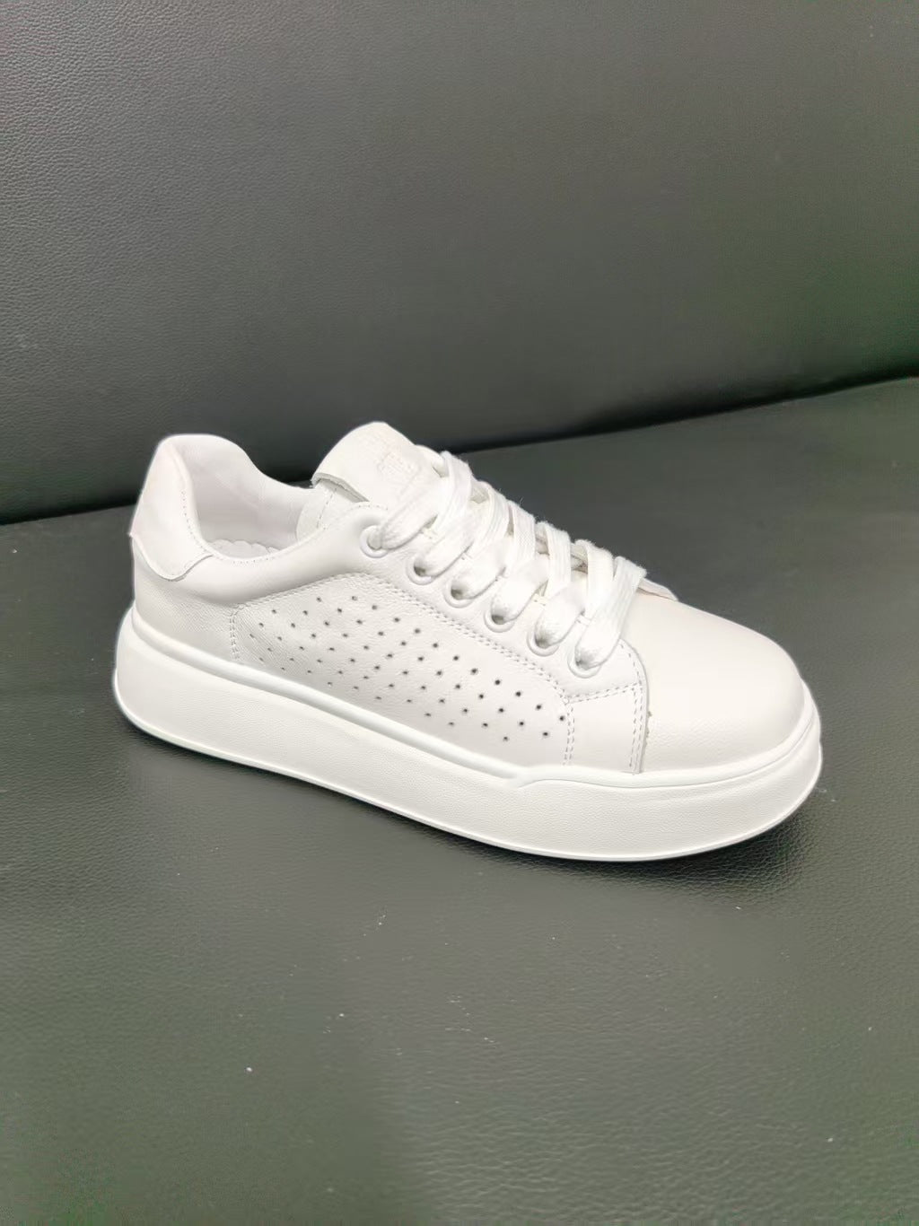 Baskets femme – Coupe slim – Semelle compensée – Confort léger quotidien