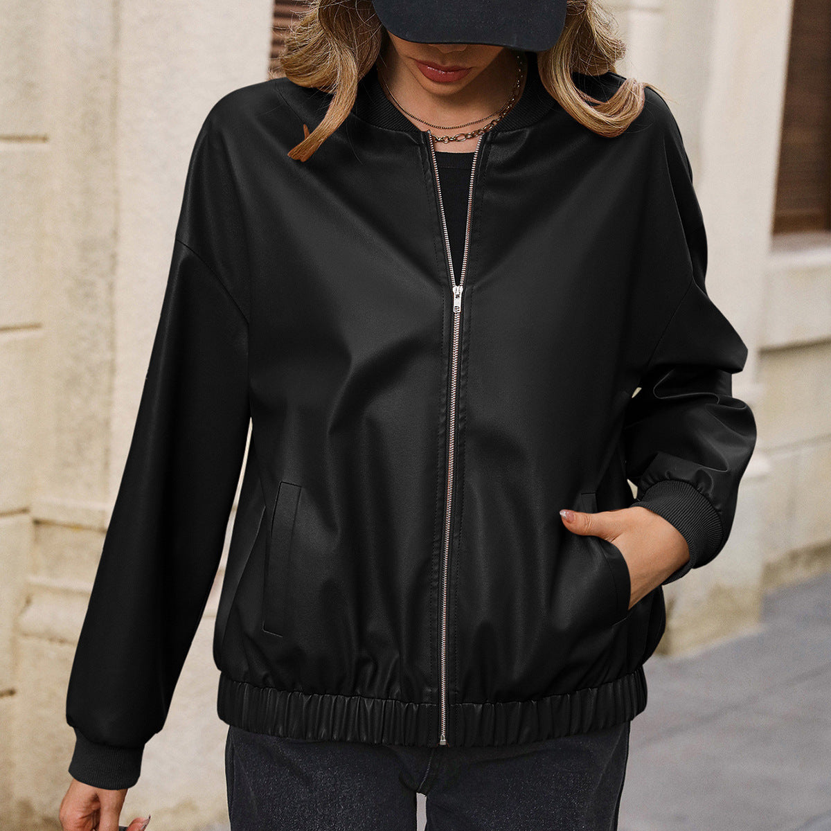 Veste biker femme – Coupe courte – Fermeture zippée – Finition côtelée – Coupe relax