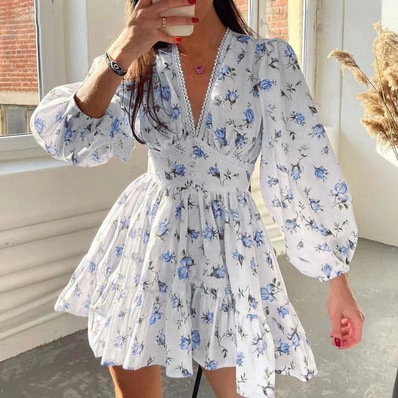 Robe courte femme – coupe évasée – col V dentelle – manches bouffantes florales