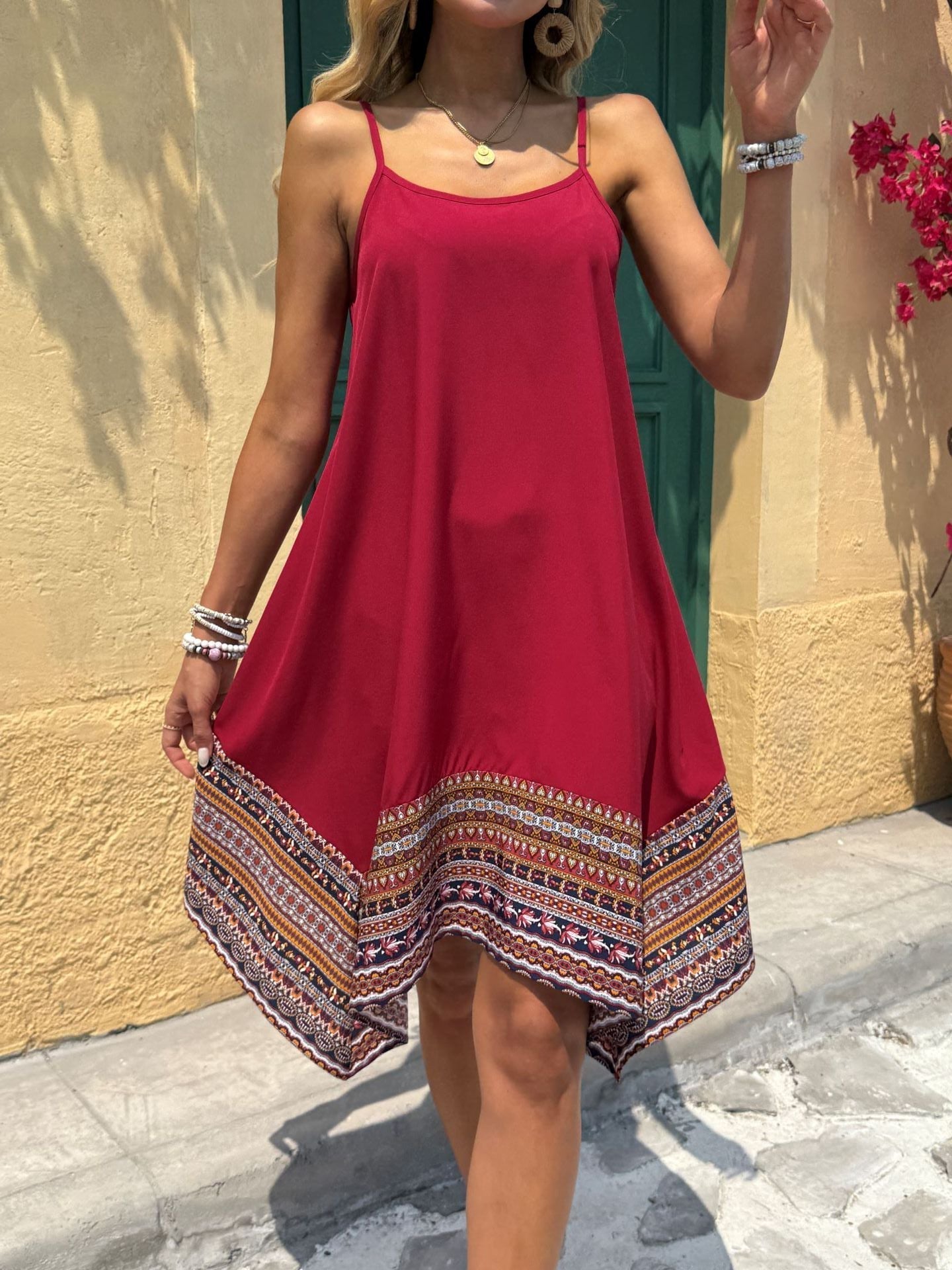 Robe femme – Coupe évasée fluide – Tissu coton – Bretelles fines – Détail bohème