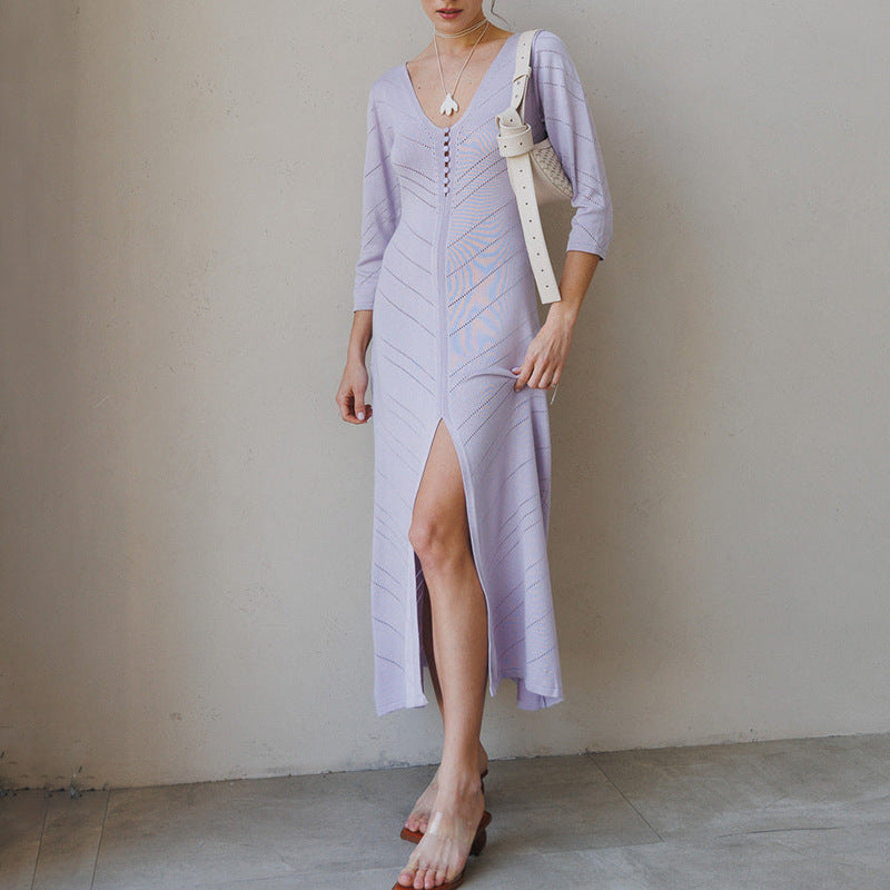 Robe longue femme – Maille douce – Coupe ajustée – Col en V – Fente haute – Manches longues ajourées