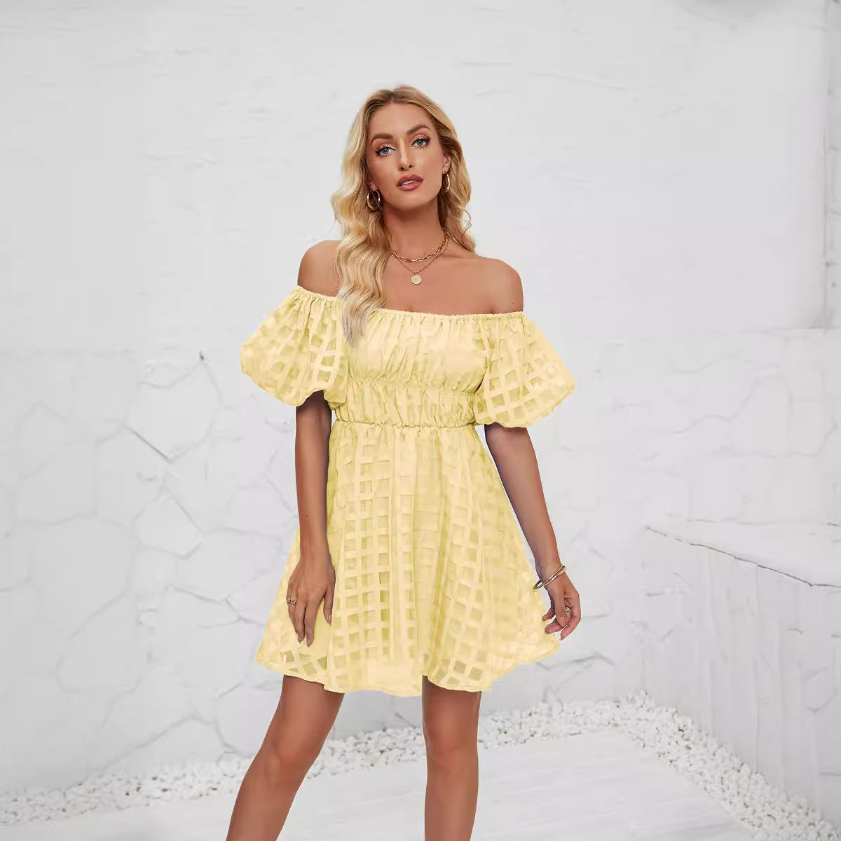 Short women's dress – Flowing cut – Puff sleeves – Square neckline – Airy fabric