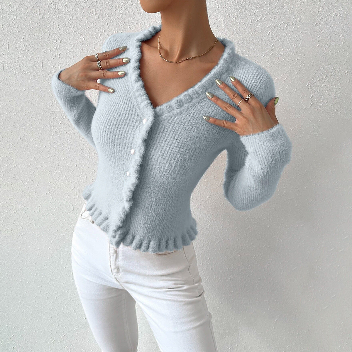 Cardigan femme – Coupe cintrée – Maille douce – Boutons perles – Finition volantée