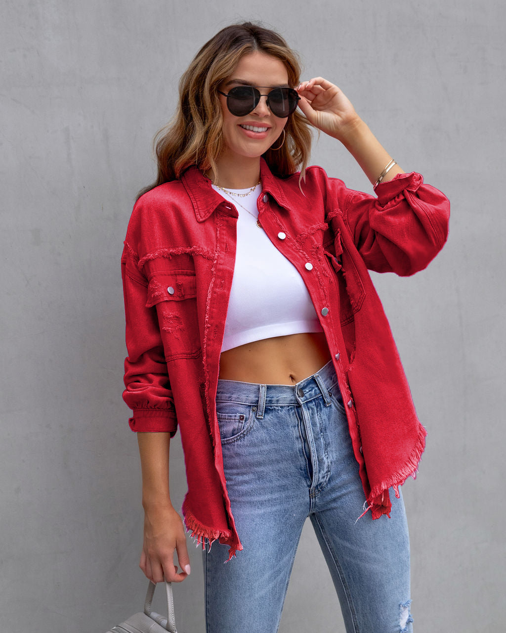 Veste en jean femme – Coupe oversize – Longueur mi-longue – Détails usés et effilochés