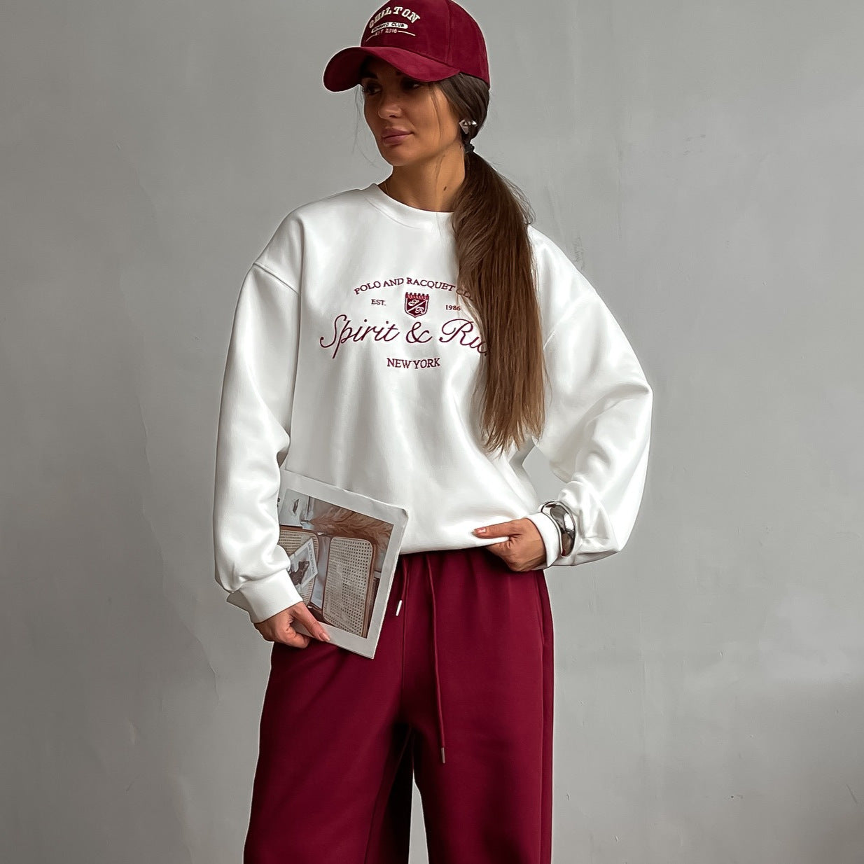 Sweatshirt Femme – Coupe Oversize – Coton Mélangé – Logo Brodé – Col Rond Casual