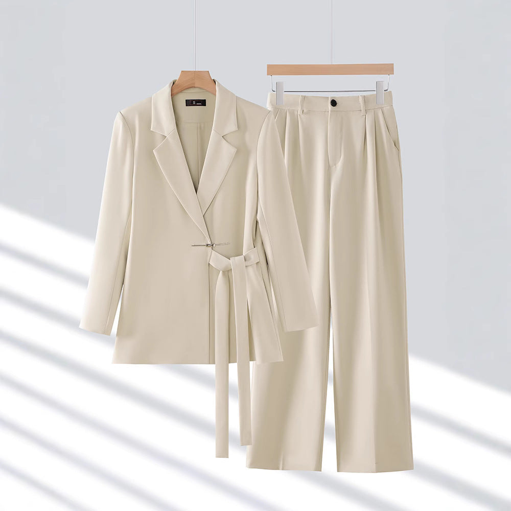 Ensemble Blazer Femme – Coupe Tailleur – Tissu Luxe – Pantalon Large – Ceinture Taille