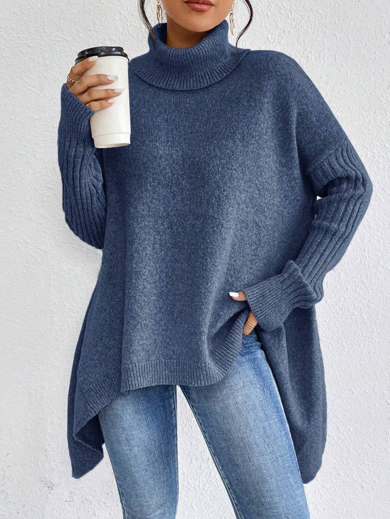 Pull Femme Col Roulé – Coupe Oversize – Ourlet Asymétrique