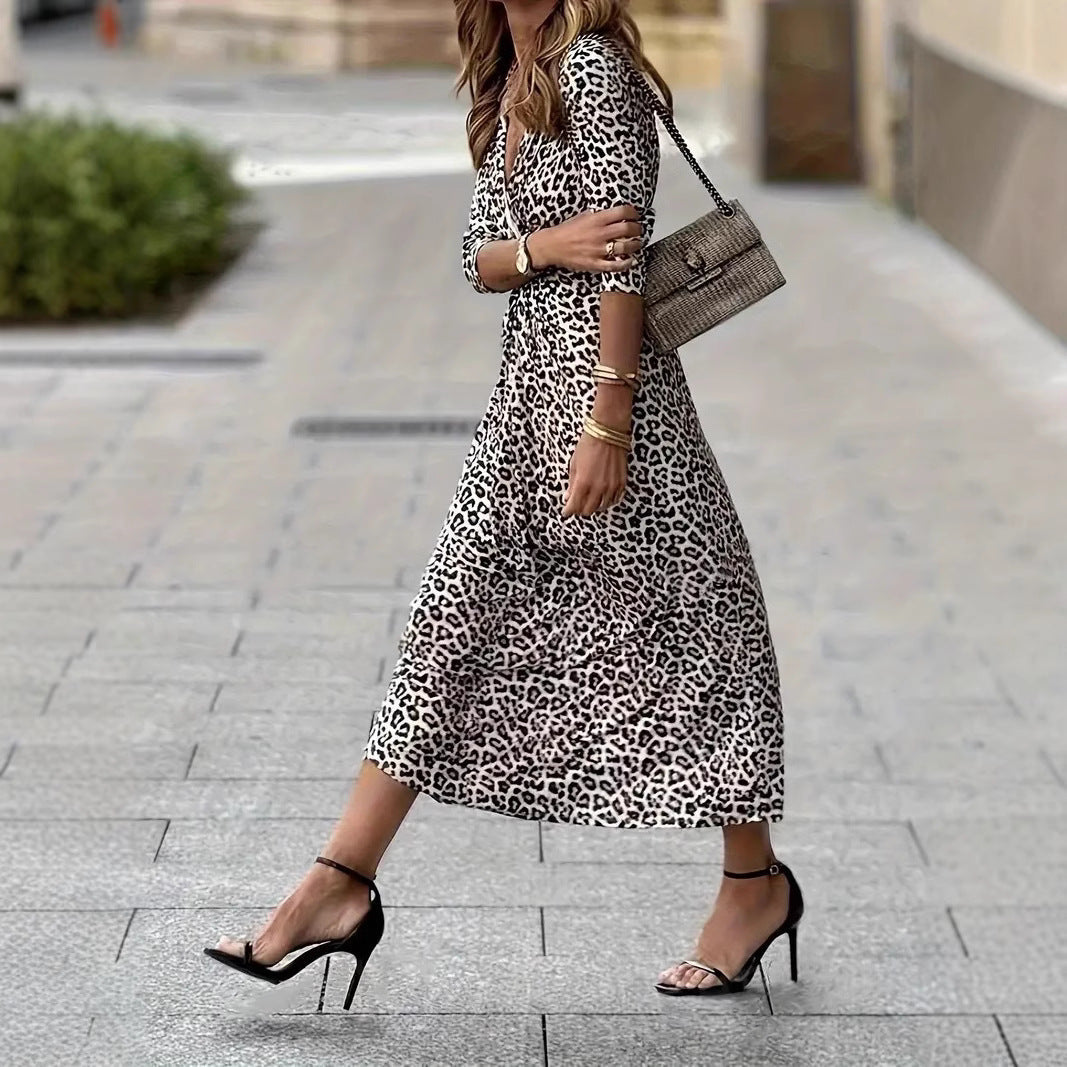 Women's long dress – Fitted cut – V-neck – Leopard print – Gathered waist