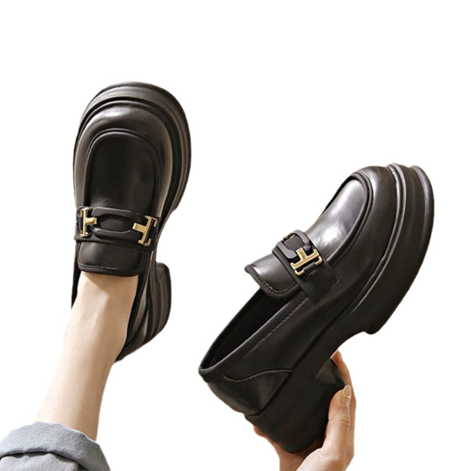 Mocassins femme – Semelle épaisse – Enfilage facile – Finition lisse – Détail métal